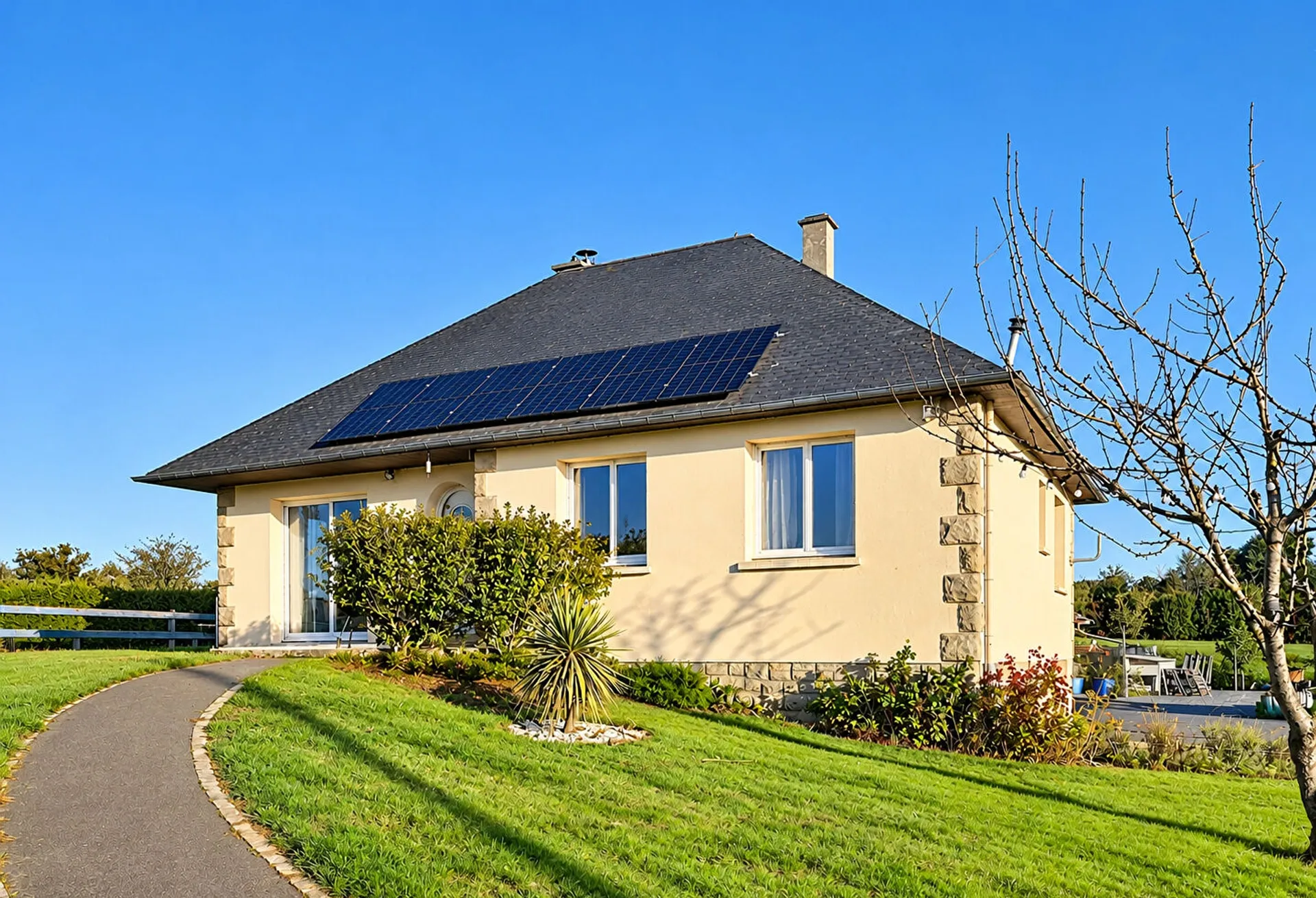 Charming Detached Country House with Lovely Garden