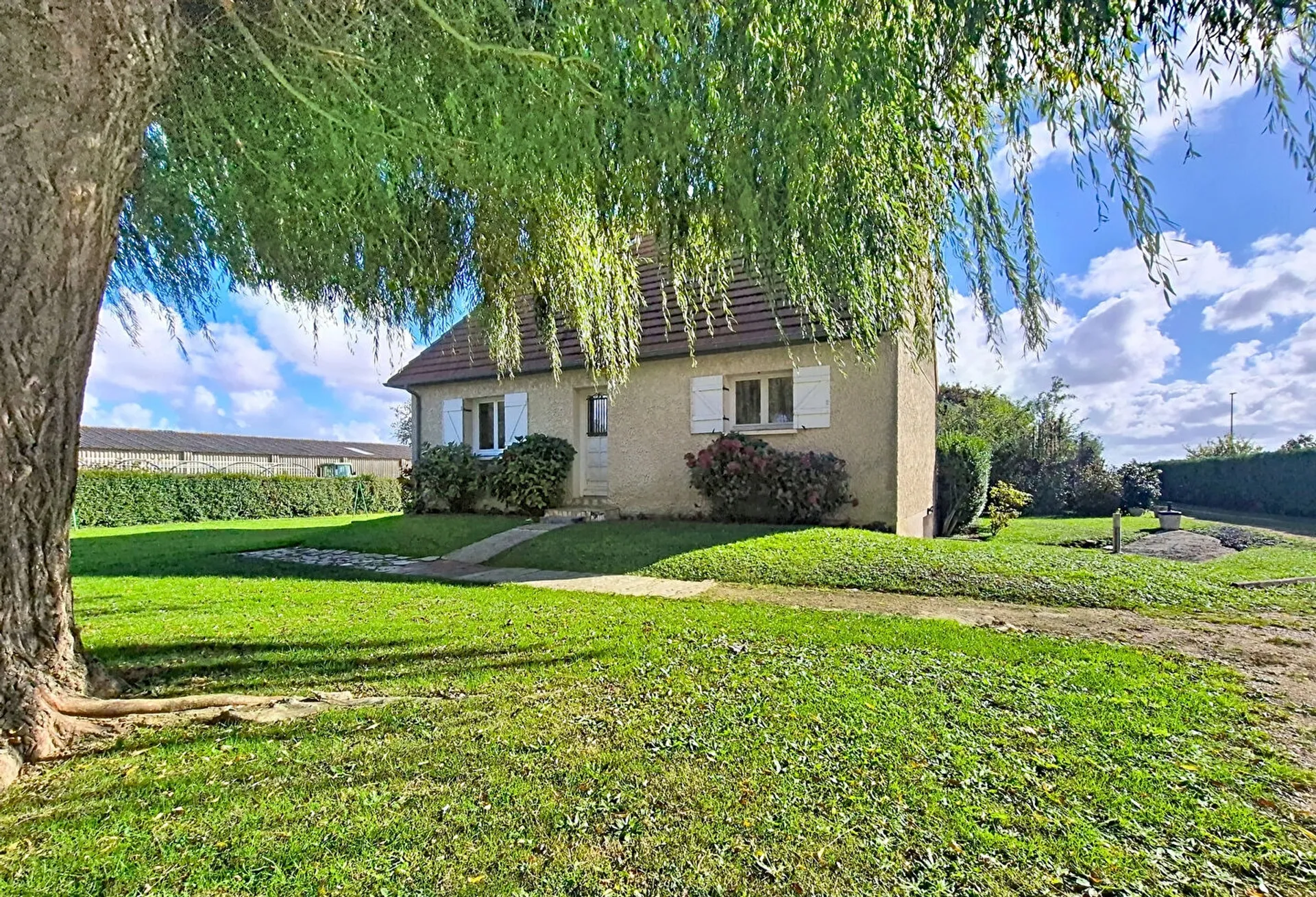 Detached House Only a Few Miles from the Beach
