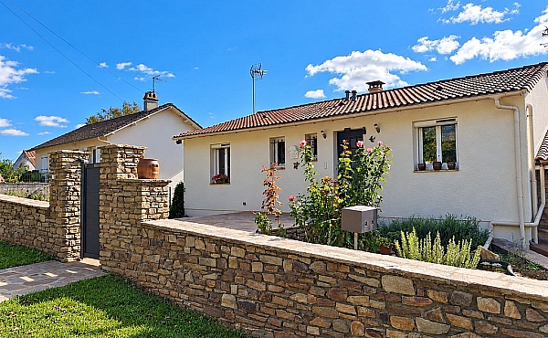 Property_For_Sale_in_France_with_Cle_France_Join_our_mailing_List_AMR00141_154315_1