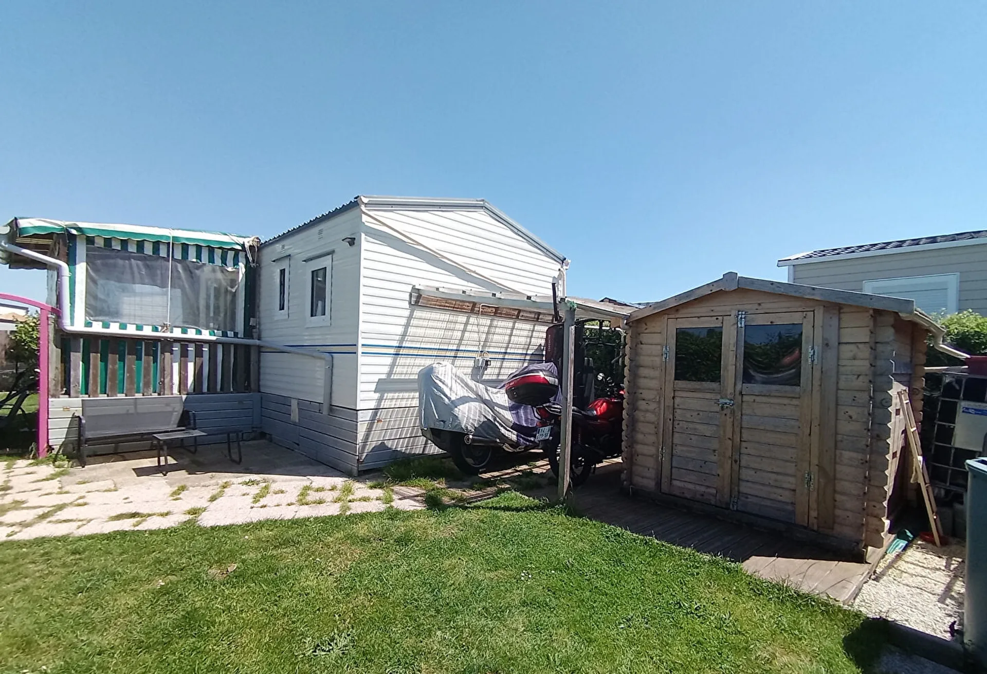 Mobile Home with Garden Close to the Beach