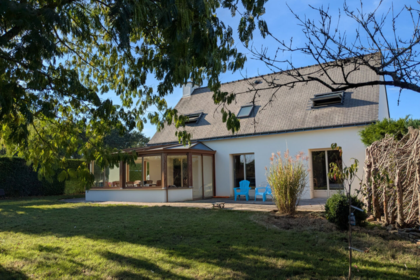 Delightful Detached House with Conservatory and Garden