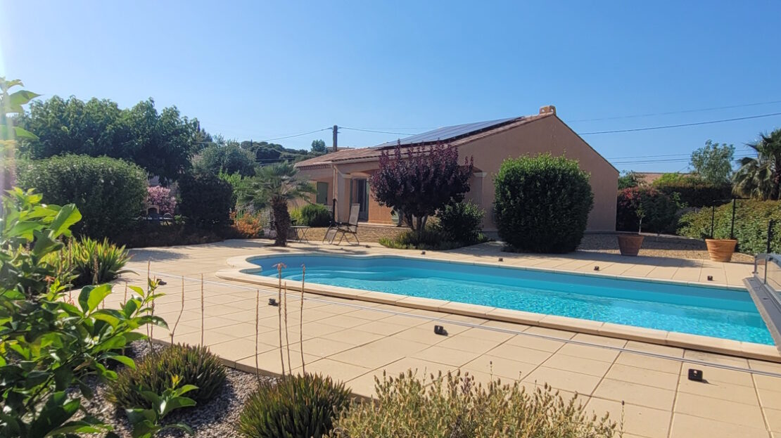 Detahced Villa, Beautifully Landscaped Garden with Swimming Pool
