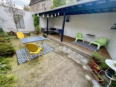 Stylish Town House With Spacious Courtyard