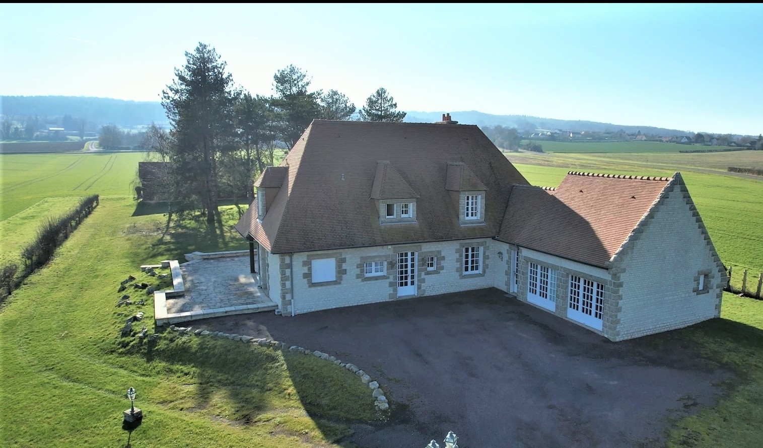 Main Photo of a 5 bedroom  Country House for sale