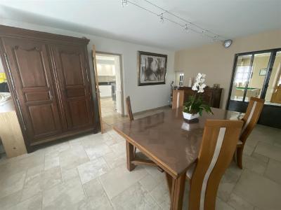 Lovely House with Large Conservatory Feature