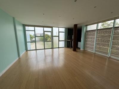 Immaculate First Floor Apartment