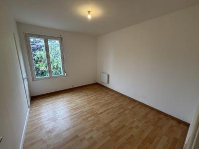 Detached House with Garden and Wooden Garage