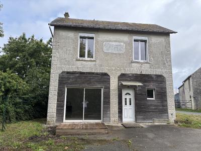 Detached House with Garden and Wooden Garage
