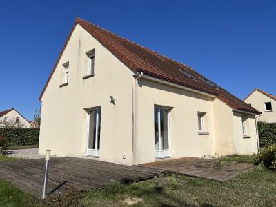 Contemporary Detached House with Garden