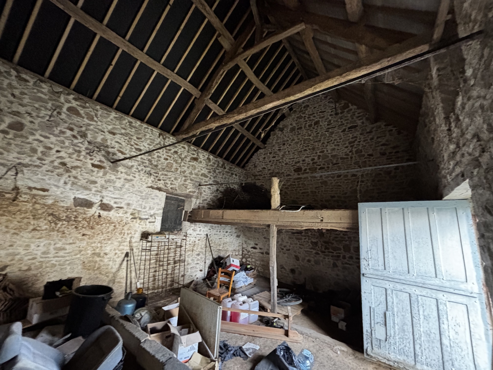 Detached House with Garden and Outbuilding