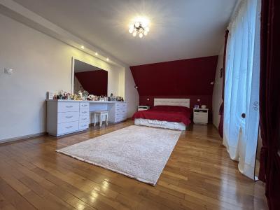 Detached House with Landscaped Garden