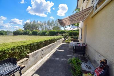 Detached House with Garden and Open View