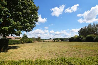 Detached House with Garden and Open View