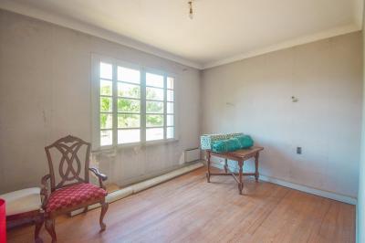 Detached House with Garden and Open View