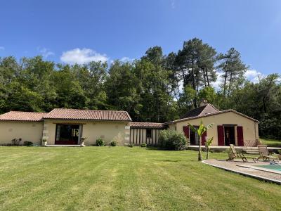 Detached Country House with Swimming Pool