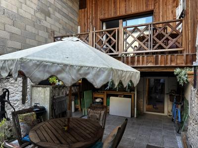 Pretty House with Courtyard Garden