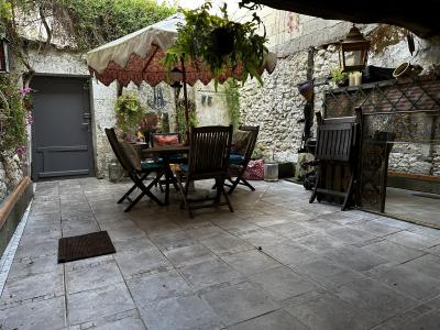Pretty House with Courtyard Garden