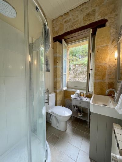 Lovely House with Swimming Pool in Beautiful Garden