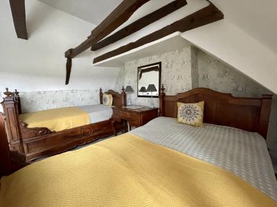 Lovely House with Swimming Pool in Beautiful Garden