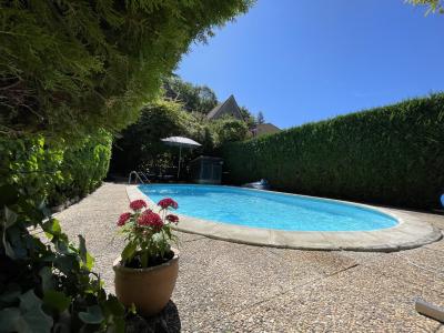 Lovely House with Swimming Pool in Beautiful Garden