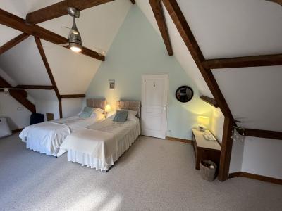 Detached Country House with Swimming Pool and Landscaped Garden