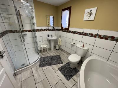 Detached Country House with Swimming Pool and Landscaped Garden