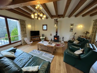 Detached Country House with Swimming Pool and Landscaped Garden