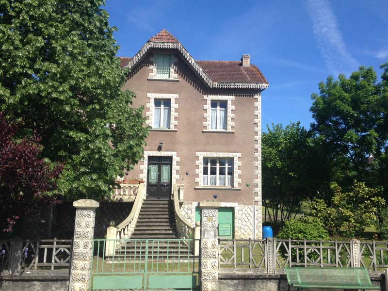 SLD02495 - Under Offer with Cle France