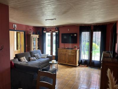 Single Storey Detached Villa With Pool