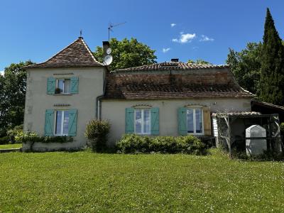 Detached Country House With Open Views and Outbuildings