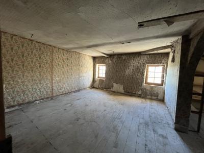 Habitable House to Improve, Great Location