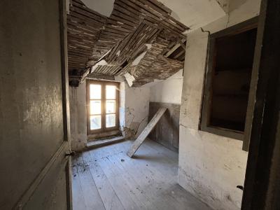 Habitable House to Improve, Great Location