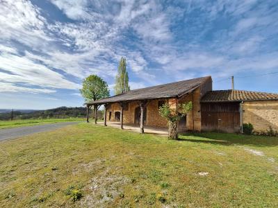 Fermette Et Grange A Renover Dans Un Emplacement Superbe