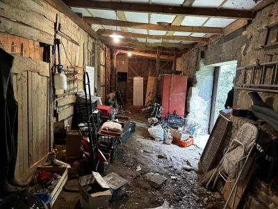 Detached Country House with Long Driveway and Open Views