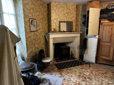 Detached Country House with Long Driveway and Open Views