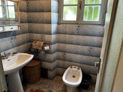 Detached Country House with Long Driveway and Open Views