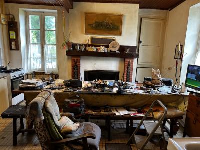 Detached Country House with Long Driveway and Open Views