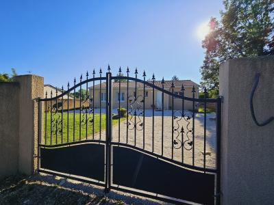 Beautiful Single Storey Villa with Swimming Pool