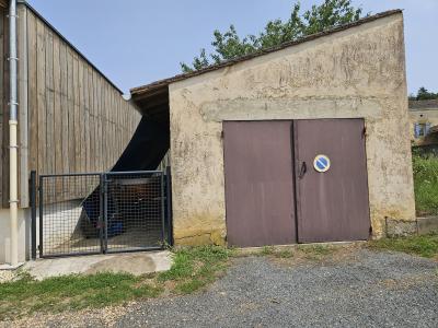 Main House and Guest House on the Banks of the Dordogne River