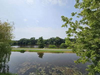 Main House and Guest House on the Banks of the Dordogne River