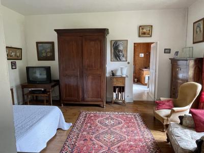 Detached Manor House with Pool and Land