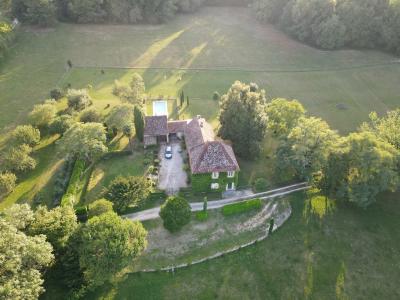 Detached Manor House with Pool and Land