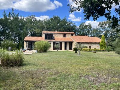 Detached Country House with Swimming Pool