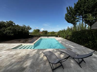 Detached House with Beautiful Swimming Pool