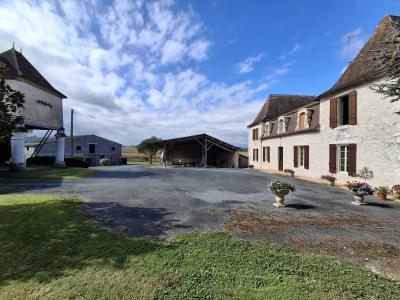 Manor House with Outbuildings in Four Hectares