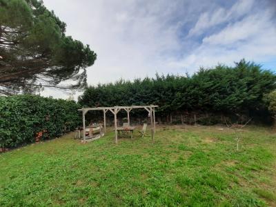 Detached House with Nice Garden