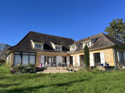 Detached Country House with Swimming Pool