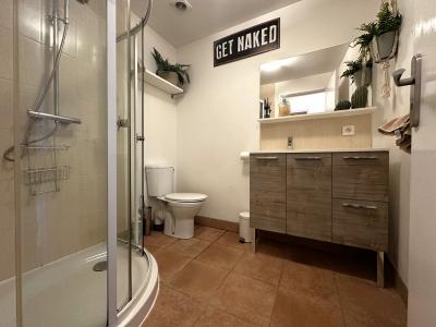 Main House with Guest Cottage and Pool in Large Garden