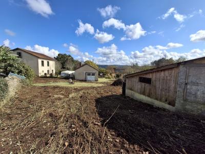 Detached House with Beautiful Renovated Interior