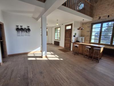 Detached House with Beautiful Renovated Interior